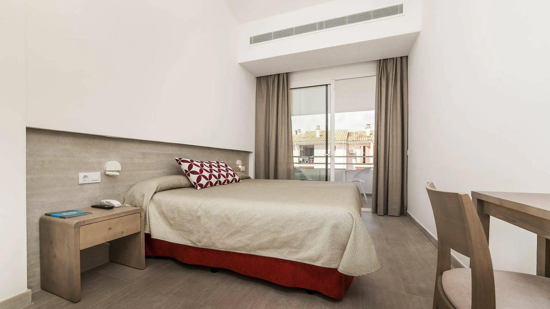 Aparthotel Hoposa Hotel & Apartaments Villaconcha Port de Pollenca